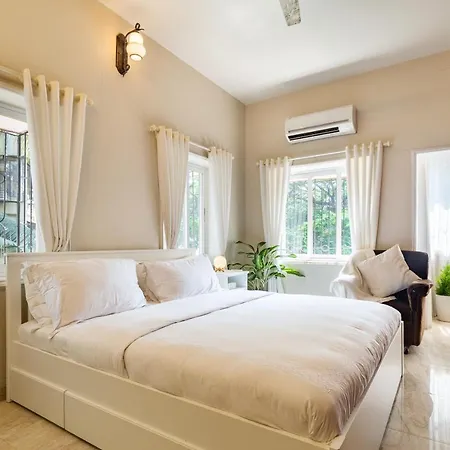 Ivory Seaside Room Near Carter Road, Bandra West, Mumbai